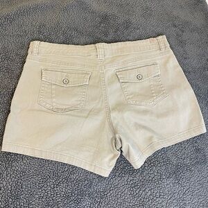 Supplies Size 14 Women’s Khaki Shorts